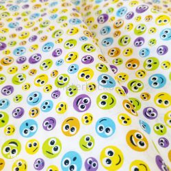 Fehér alapon smiley mintás pamutvászon