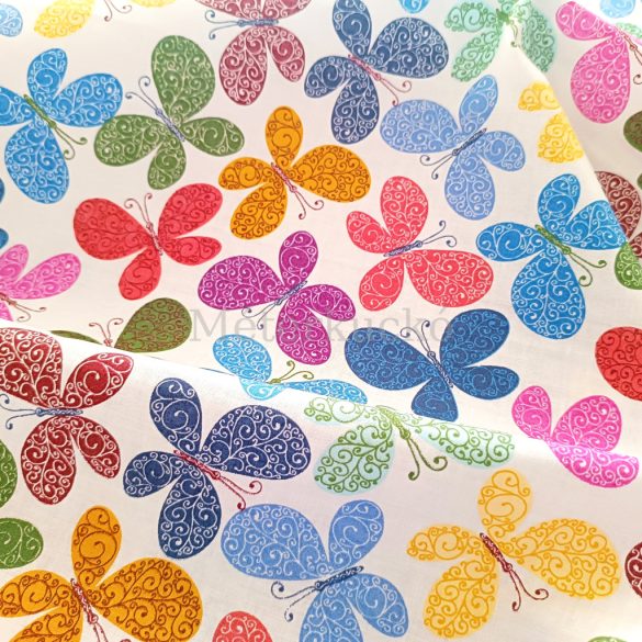 Fehér alapon színes pillangó mintás pamutvászon