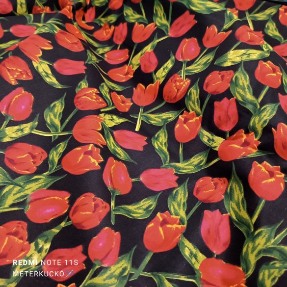 Fekete alapon tulipán mintás pamutvászon