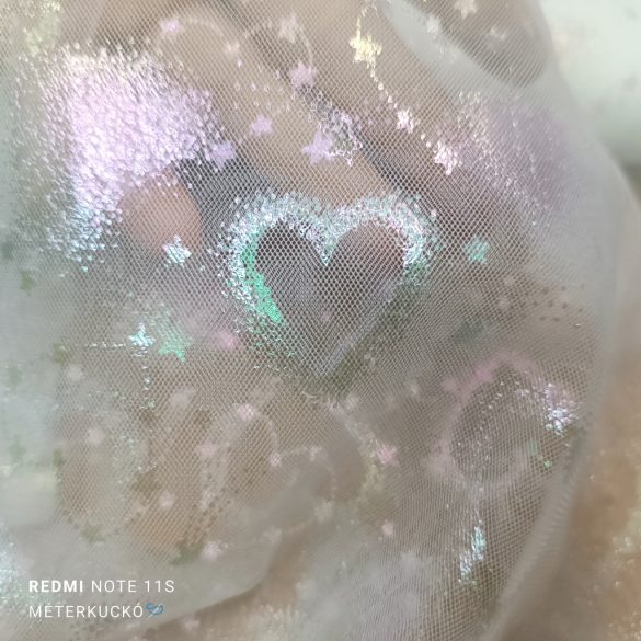 Fehér alapon hologramos szívecske mintás puha tüll