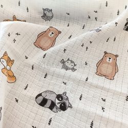 Fehér alapon maci és róka mintás tetra pelenka