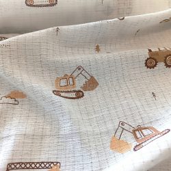 Fehér alapon barna munkagépes tetra pelenka